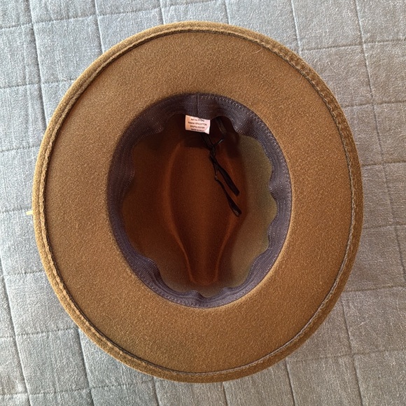 Green hat - Picture 2 of 2